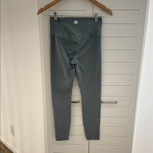Women’s light greenish grey Vuori leggings